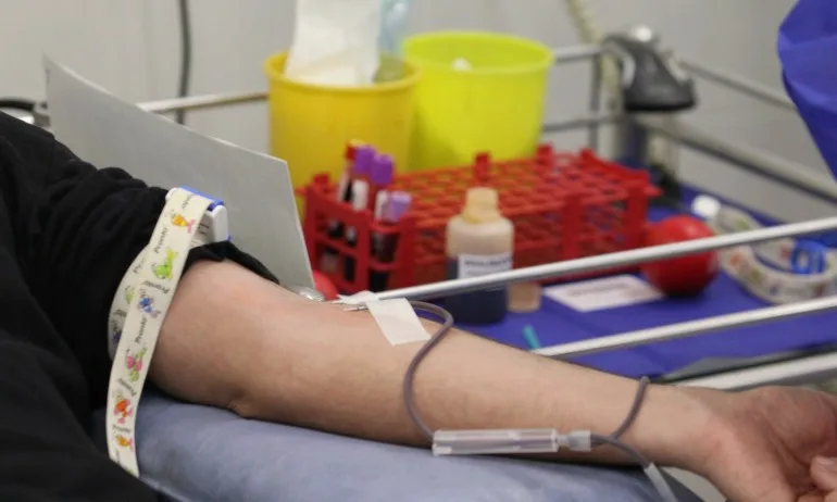 Наглост! Кандидат на Демократична България агитира с кръводаряване - Tribune.bg