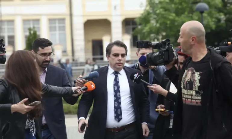 Асен Василев бе призован на разпит в Софийската градска прокуратура.