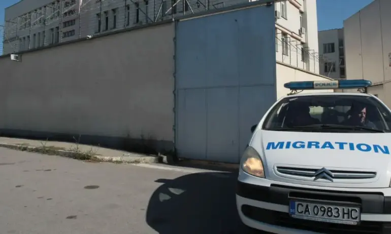 Седем задържани бежанци в Добричко. Твърдят, че са палестинци - Tribune.bg