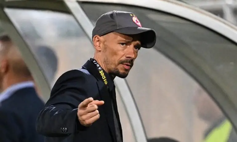 Феновете на ЦСКА недоволстват от треньора - Tribune.bg