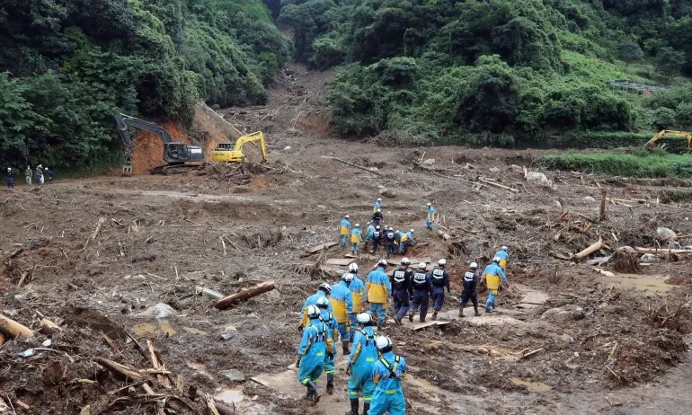 Порои разрушиха над 12 хиляди жилища в Япония - Tribune.bg