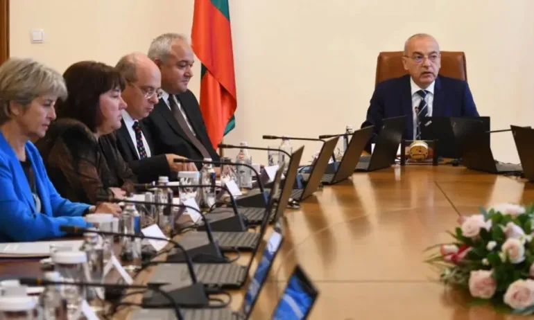 Кабинетът обсъжда повишаването на линията на бедност от 2023 г. - Tribune.bg