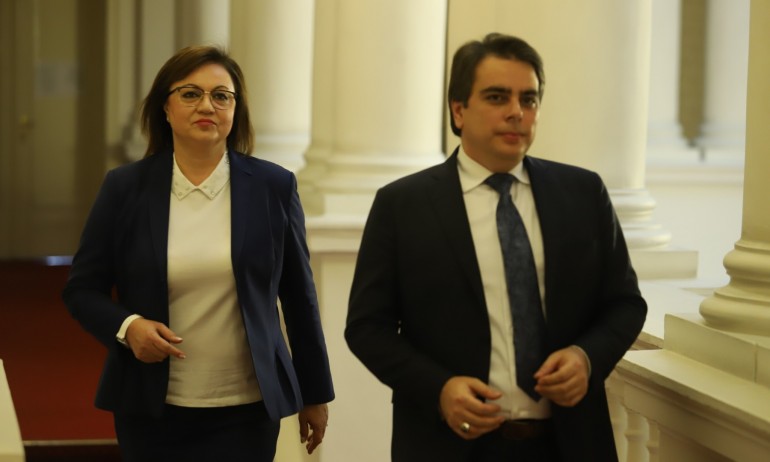 Корнелия Нинова, лидер в оставка на сгромолясалата се на последните