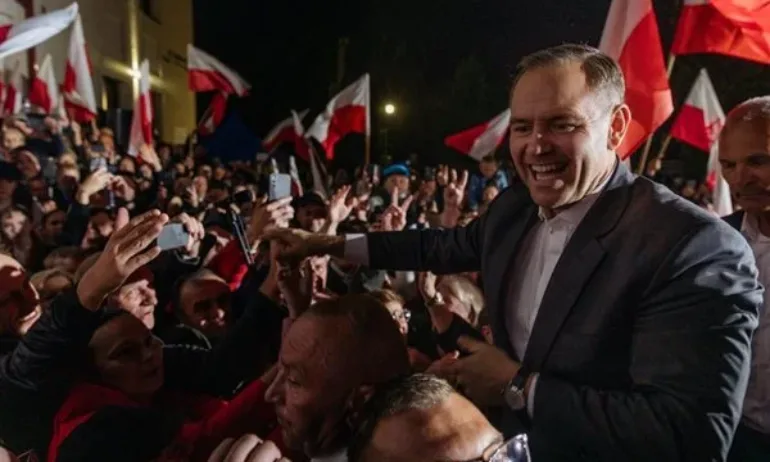 Националистът Карол Навроцки печели президентските избори в Полша - Tribune.bg