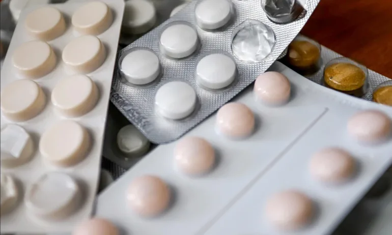 Забраняват износа на определени лекарства от България - Tribune.bg