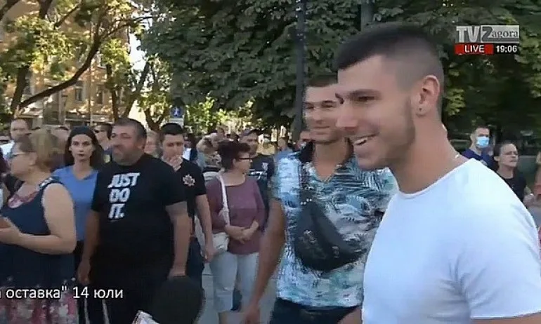 Максим Добрев: Едно време протестиращите дрънкаха с празни тигани и тенджери. Сега вече имат фирми и искат власт - Tribune.bg