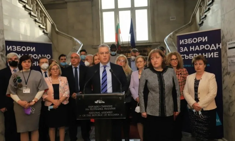 ЦИК: Няма време за организиране на гласуване по пощата - Tribune.bg