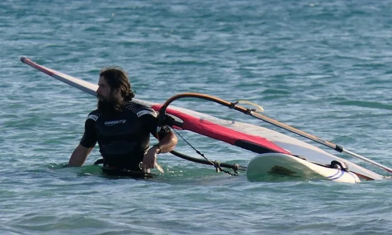 Българин преплува легендарното езеро Лох Нес, за да спаси океаните - Tribune.bg