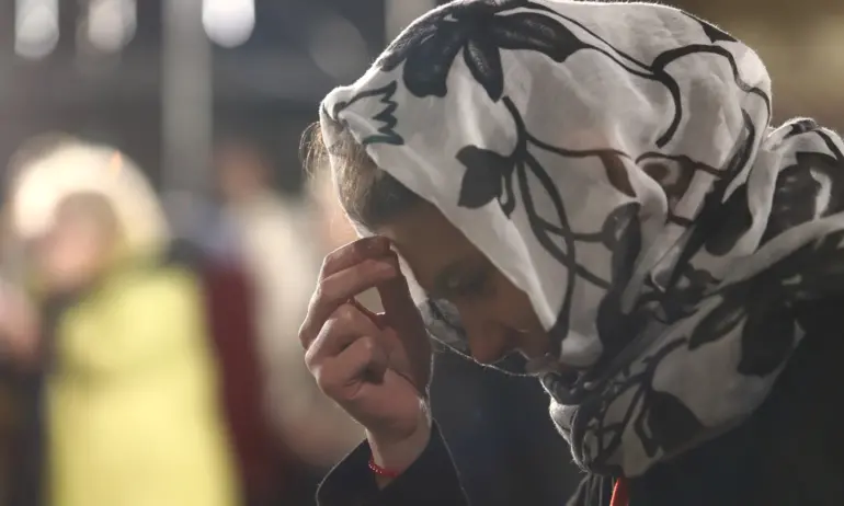 В очакване на Рождество Христово. Църквите се изпълниха с миряни - Tribune.bg