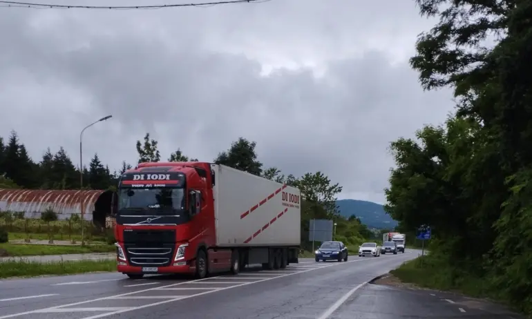 Спират движението на камиони и коли с ремаркета през прохода Петрохан от другата седмица - Tribune.bg