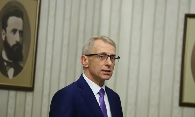 Николай Денков харесвал Том Крус: Докато има шанс мисията да бъде изпълнена, трябва да се работи - Tribune.bg