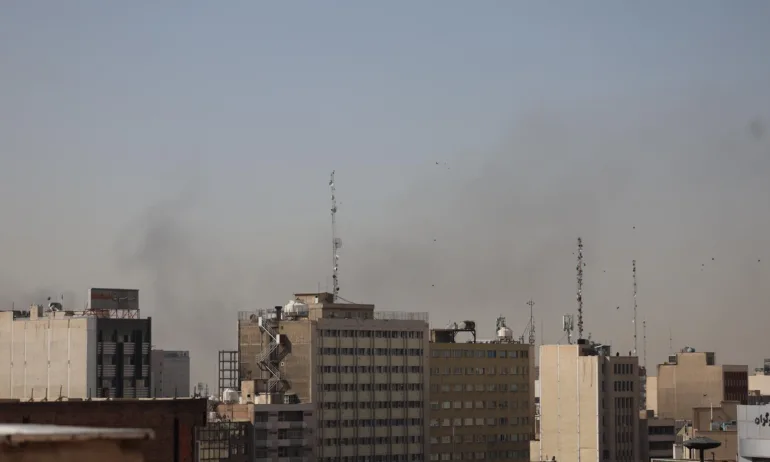 Външно призовава българите да напуснат Израел и Иран - Tribune.bg