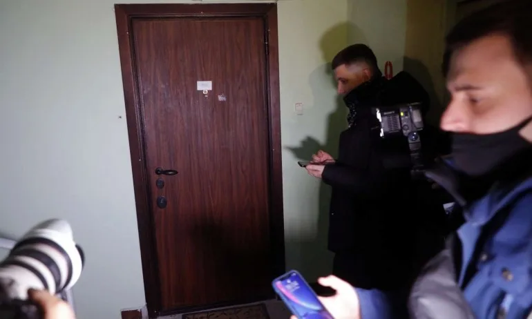 Полицаи нахлуха в апартаменти и офиси на Навални - Tribune.bg