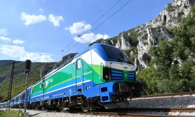 БДЖ пуска допълнителни вагони до Перник за фестивала Сурва - Tribune.bg