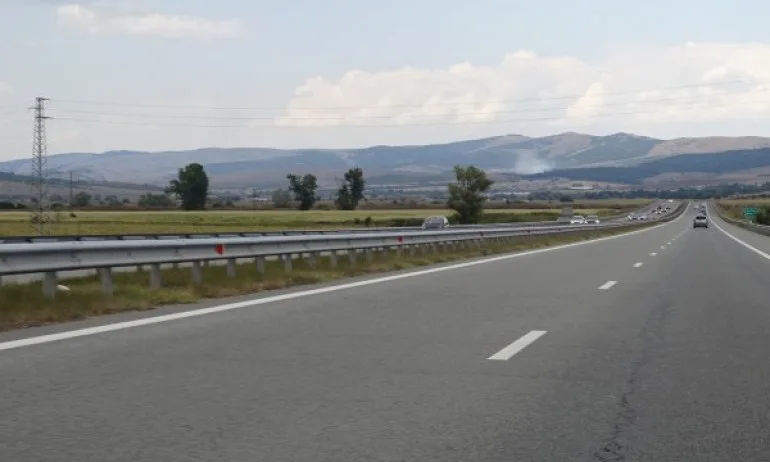 Намериха мигранти в канавка на АМ Струма - Tribune.bg