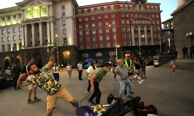 Блокада на Дунав мост и на кръстовището пред Румънското посолство в София - Tribune.bg