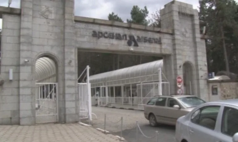 Заради спипаното незаконно оръжие - Започва проверка на завод Арсенал - Tribune.bg