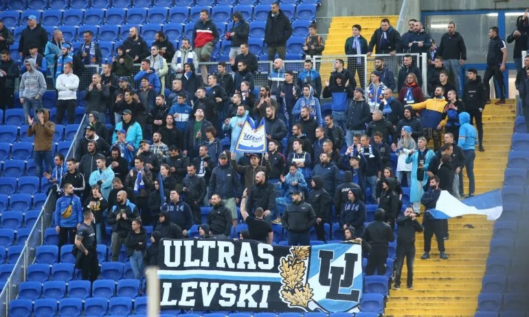 Феновете на Левски искат отговор на 8 въпроса от Сираков - Tribune.bg