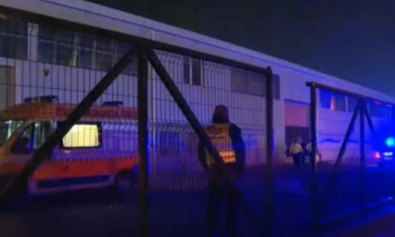 Работник, пострадал при падането на скелето, се оказа неосигурен. Работниците били без договори - Tribune.bg