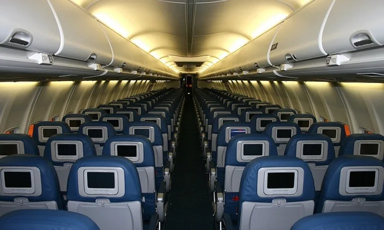 Самолет с 83 души на борда се разби в Източен Афганистан - Tribune.bg