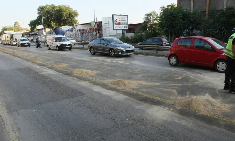 Необезопасен товар е причината за разлива на 8 тона масло на Сточна гара - Tribune.bg