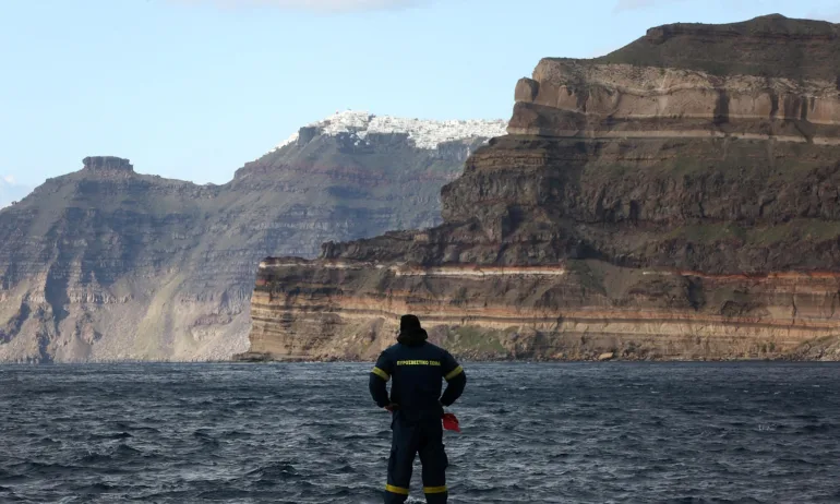 Круизните компании изваждат Санторини от маршрутите си заради трусовете - Tribune.bg