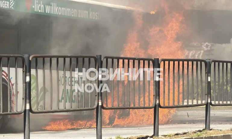 Автобус с 15 пътници пламна в центъра на Пловдив - Tribune.bg