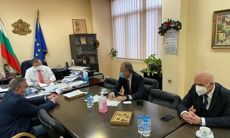 21 % от учителите искат да се ваксинират, предстои масово тестване - Tribune.bg