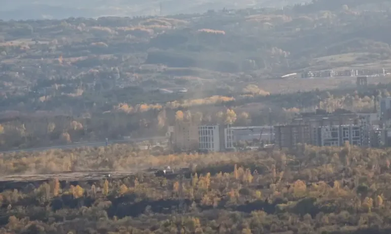 Практиката не спира: Камиони продължават да изсипват боклуци в негламентираното сметище на кв.Младост (ВИДЕО) - Tribune.bg