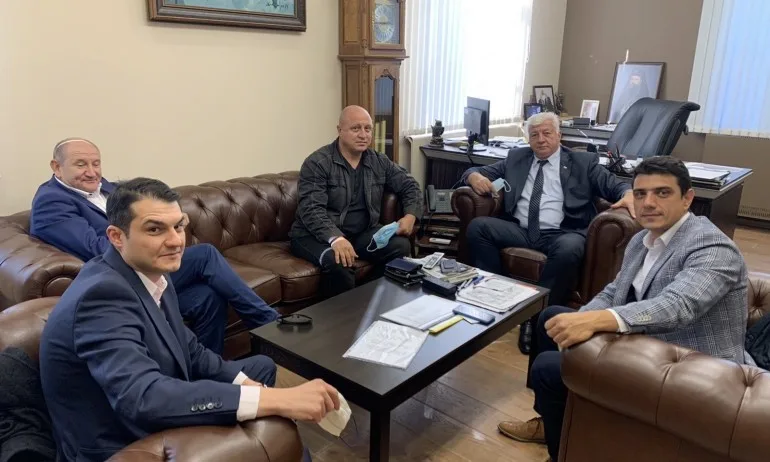 Кметът на Пловдив с предложение за отпадане на таксите за маси за открито сервиране - Tribune.bg