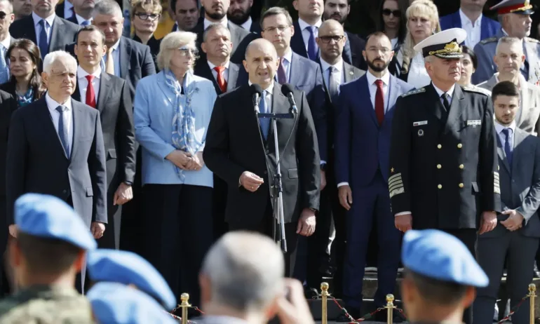 Радев: Политикани и самозвани експерти дръзнаха да обвинят в държавна измяна хората с пагони - Tribune.bg