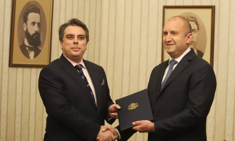 Радев даде мандата на Асен Василев, ще има ли кабинет - ясно до седмица (ДОПЪЛНЕНА) - Tribune.bg