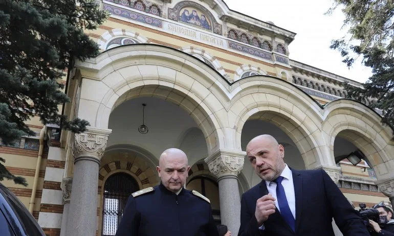 Службите за Великден ще бъдат пред храмовете - Tribune.bg