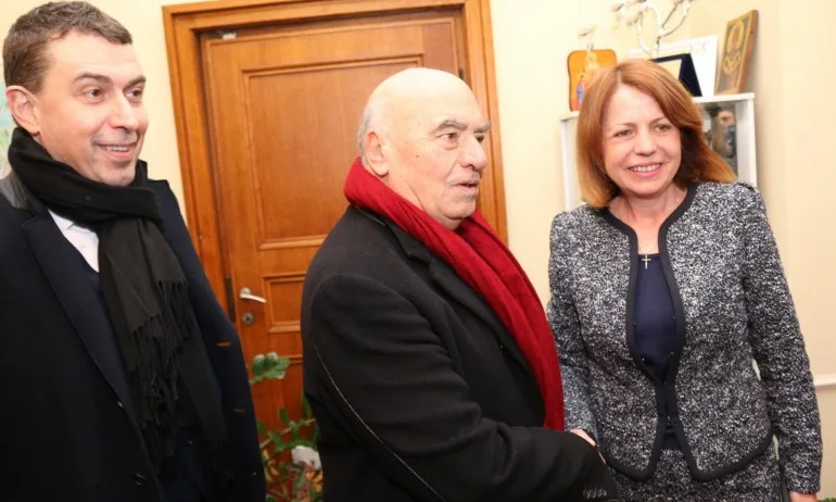 Фандъкова: При ремонта на Св. Неделя няма да бъде отсечено нито едно дърво - Tribune.bg