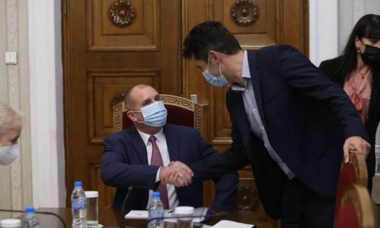 Цвета Кирилова с въпроси за гражданството на Петков: Другарю Радев, очакваме конкретика - Tribune.bg