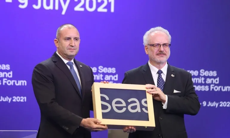 Радев с призив за качествени магистрали на финала на Три морета - Tribune.bg