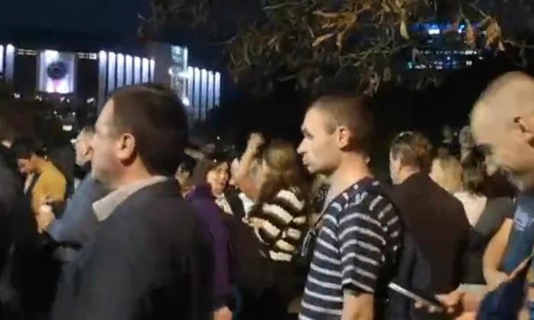 Мая Манолова втрещи столичани с чалга концерт пред НДК - Tribune.bg