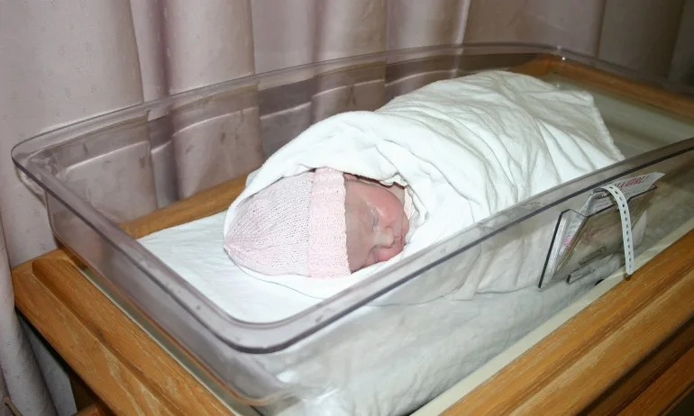 На кило – гръцки лекар иска подкупи според теглото на бебето - Tribune.bg