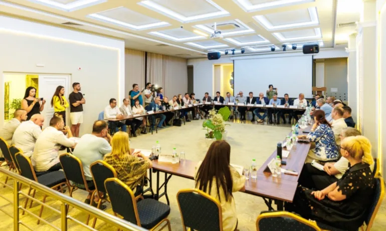 Комисията по туризъм към Народното събрание обсъди предизвикателствата пред туристическия сезон на изнесено заседание в Созопол - Tribune.bg