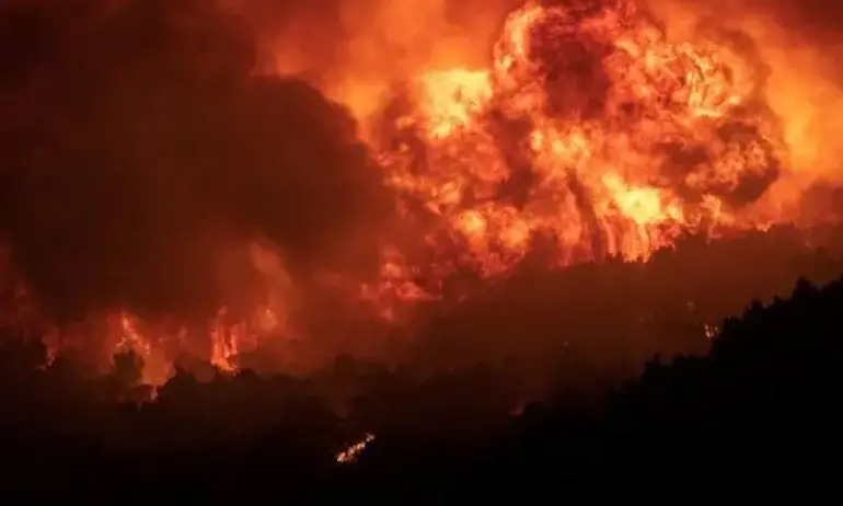 Огненият ад продължава - гори град Суфли в североизточна Гърция - Tribune.bg
