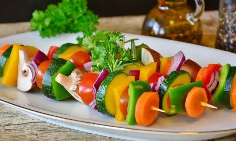 Prof. Donka Baykova: The summer formula – less calories, double portion of vegetables, fruits and enough water - Tribune.bg