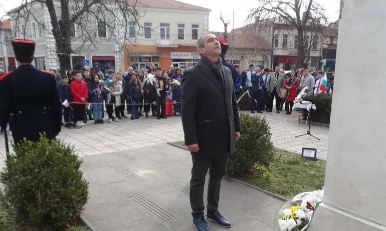 С възпоменателни събития почетоха паметта на Васил Левски в Луковит и Дерманци - Tribune.bg