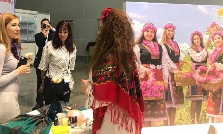 Ангелкова откри българския щанд на изложението Интурмаркет 2019 - Tribune.bg