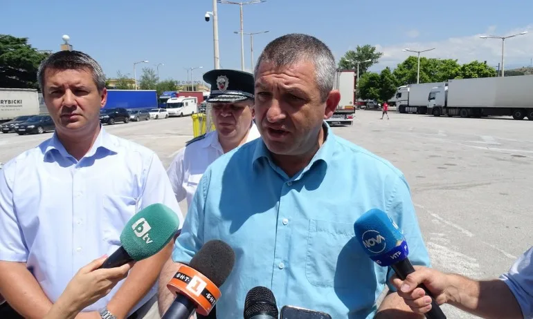 Причина за опашките на ГКПП Кулата: Пътниците са с 25% повече от 2018 г. - Tribune.bg