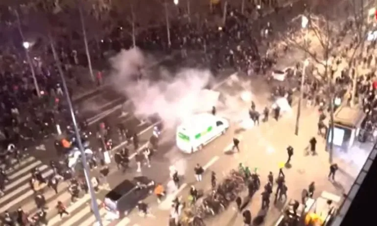 Поредна нощ на сблъсъци и протести в Париж (ВИДЕО) - Tribune.bg