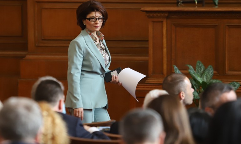 Атанасова продължава да издирва делото на Нинова, в ЕСЧП и в МП липсва информация - Tribune.bg