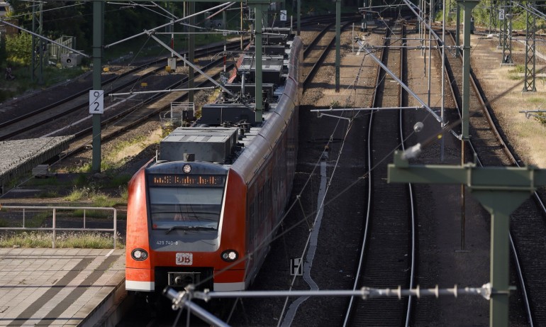 Три жертви и десетки ранени при дерайлиране на влак до град Гармиш-Партенкирхен, в Баварските Алпи (ВИДЕА) - Tribune.bg