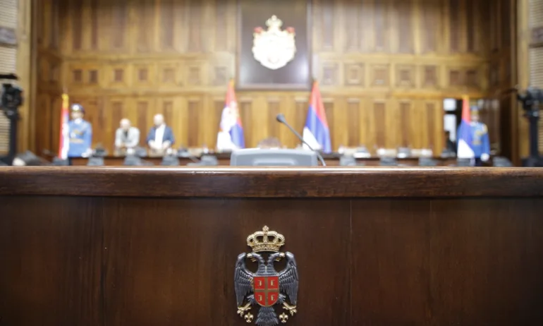 Сръбски депутат подаде оставка, след като беше заснет да гледа порно клип по време на парламентарно заседание - Tribune.bg