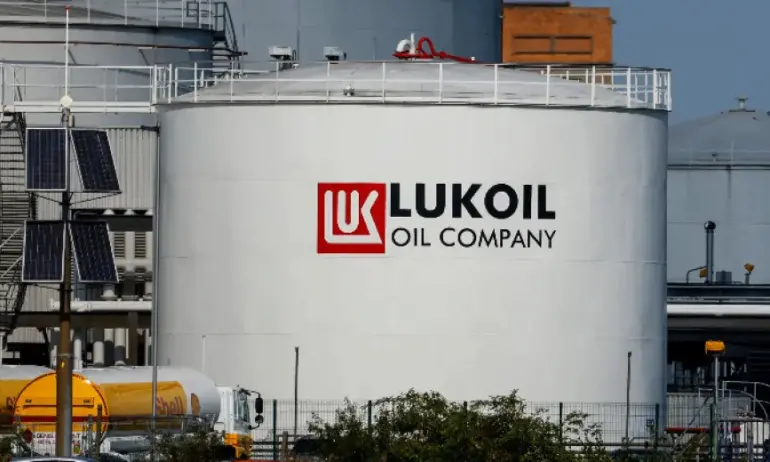 Лукойл предупреждава: Има риск от спиране на производството без възможност за износ на петрола - Tribune.bg