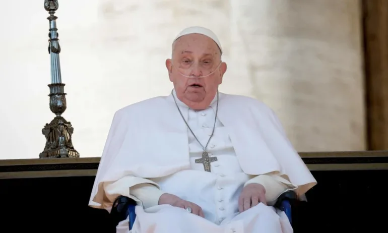 Папа Франциск дари 4 линейки на Украйна, които ще бъдат използвани на фронта - Tribune.bg
